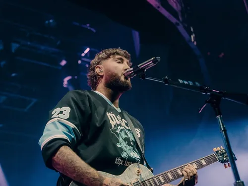 James Arthur revient avec « Waste My Tears »
