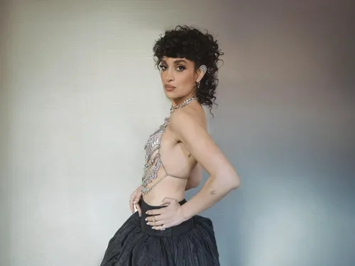 "On se quitte" : Camélia Jordana explore l’amour qui s’efface
