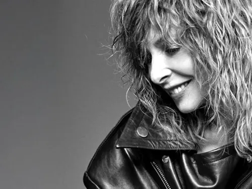 Mylène Farmer : son retour musical avec le single inédit “C’est à...