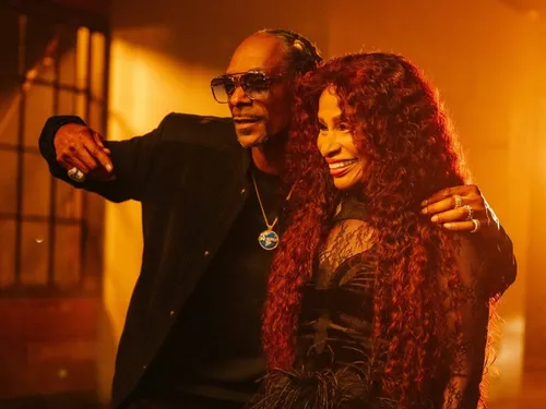 Chaka Khan et Snoop Dogg réunis sur “Boogie’s in My Soul”, un...