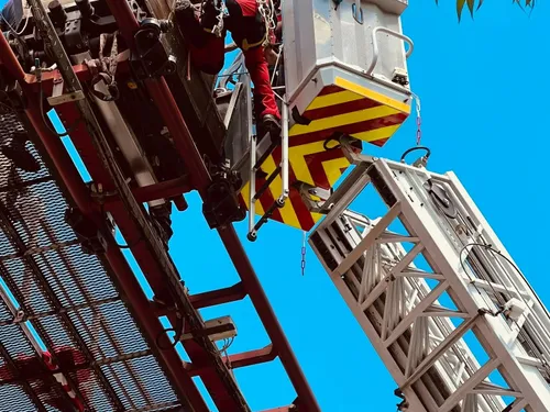 Dennebrœucq : deux visiteurs bloqués en hauteur dans une attraction...