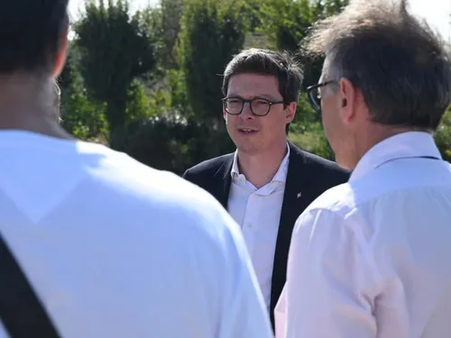 Pierre-Henri Dumont, maire de Marck, très remonté : "le RN veut à...