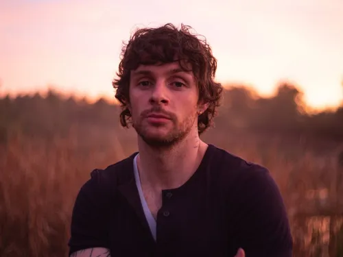 « Wrapped in Gold » : le retour aux sources de Tom Grennan