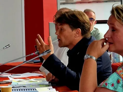 Coudekerque-Branche : le maire David Bailleul attaque un de ses...