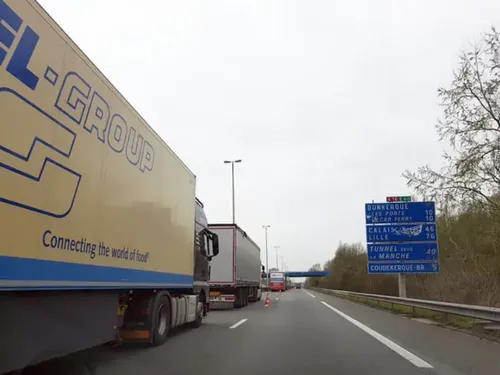 Un véhicule à contre-sens sur l'A16, quinze minutes de panique pour...