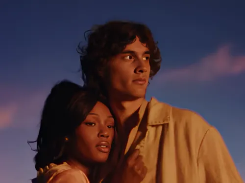 Sombr dévoile « Homewrecker », son nouveau single après une année...