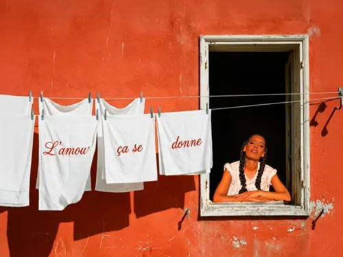 "L'amour ça se donne" : Amel Bent partage l’amour avec son nouveau...