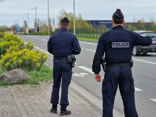 Refus d'obtempérer à Sangatte : un blessé grave, un motard en fuite