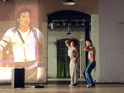 Michael Jackson : un clip inédit de son tube "Human Nature" enfin...