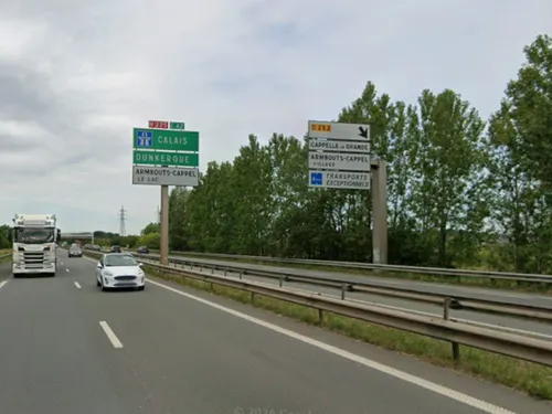 Quatre véhicules accidentés à Cappelle-la-Grande sur la RN225
