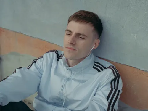 “How It Was Before” : le nouveau single pop de Tom Gregory
