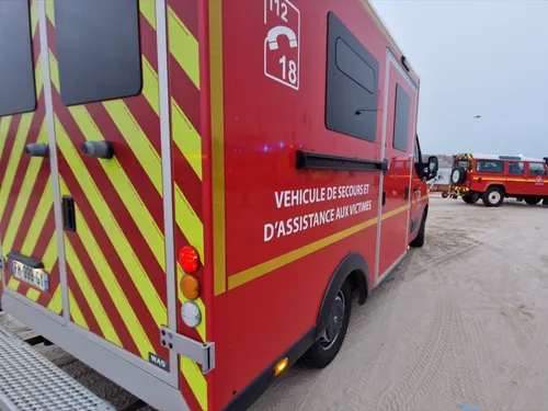 Sangatte : collision entre deux kitesurfeurs en mer
