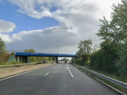 Deux tentatives de suicide au-dessus de l'A16, à hauteur de...