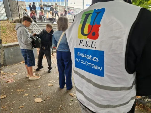 Boulogne-sur-Mer : les enseignants rejoignent les lycéens en grève