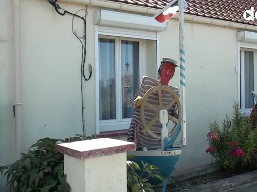 Millam : la randonnée des épouvantails séduit petits et grands