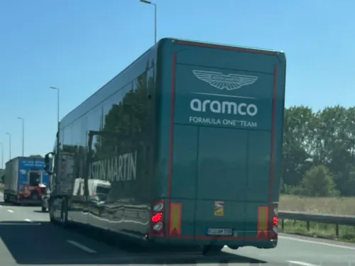 Des camions de... Formule 1 sur l'A16