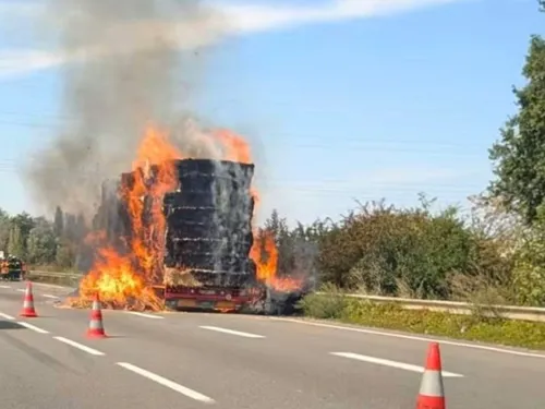 Un camion en feu sur l'A25 dans le sens Lille - Dunkerque
