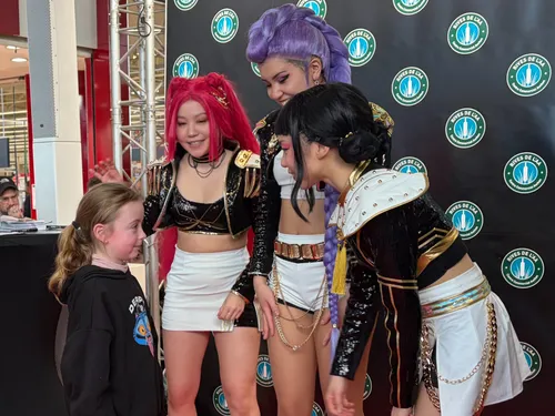 Qui se cache derrière les stars de K-pop à Auchan Longuenesse ?