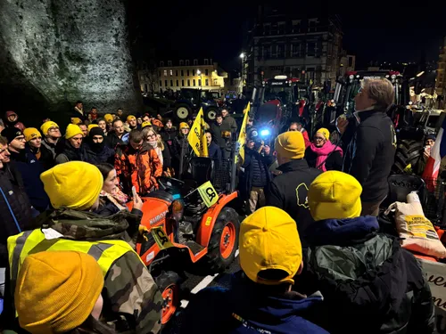 Boulogne-sur-Mer : les agriculteurs nombreux pour un hommage aux leurs