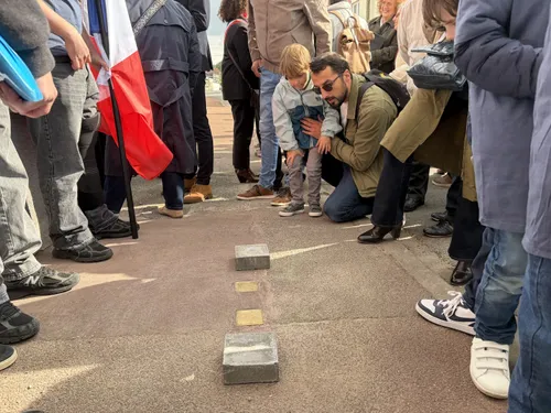 Longuenesse : deux pavés posés en l'honneur des frères Camus,...