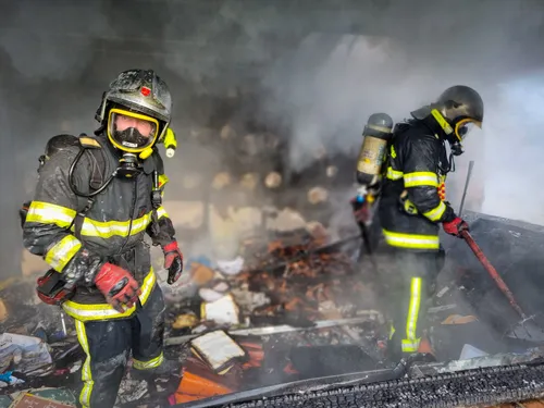 Calais : un incendie ravage un atelier de ferronnerie d'art
