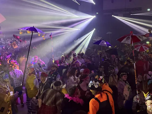 Carnaval 2026 : Dunkerque, 10 000 personnes au bal du Chat Noir ont...