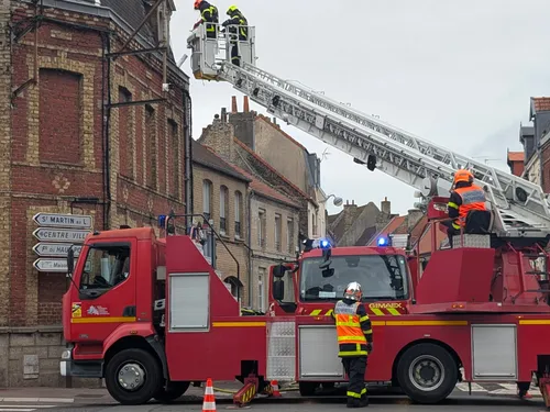 Saint-Omer : un feu de toiture provoque d'importants dégagements de...