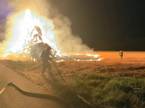Bourbourg : un incendie détruit 80 balles de paille rue du Château