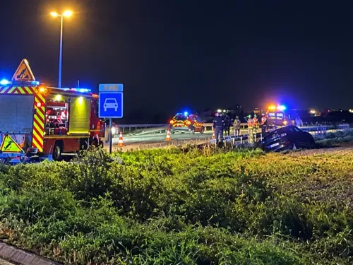 Saint-Martin-lez-Tatinghem : une voiture finit dans un champ