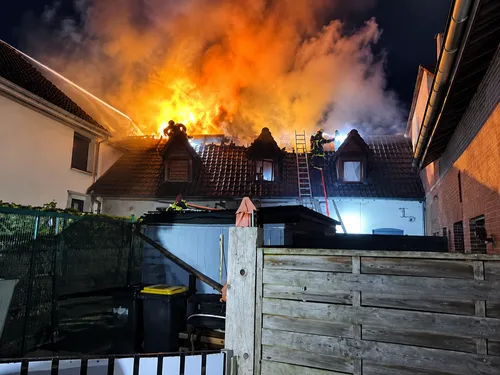 Étaples : un feu de toiture se propage à plusieurs habitations,...