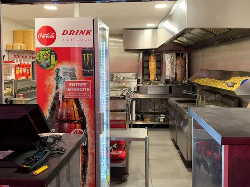 Saint-Omer : deux mois après l’incendie, le kebab Ali Baba renaît...