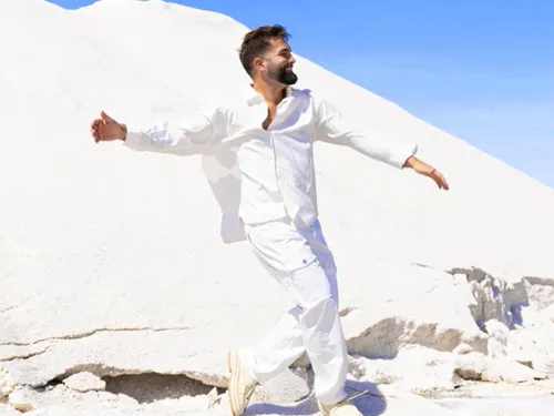 Kendji dévoile “Le choix”, un nouveau chapitre de son album Vivre