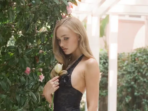 Biopic de Johnny : Lily-Rose Depp dans la peau de Laeticia 