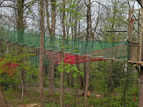 Nielles-lès-Bléquin : « une aire de jeux dans les arbres » en cours...