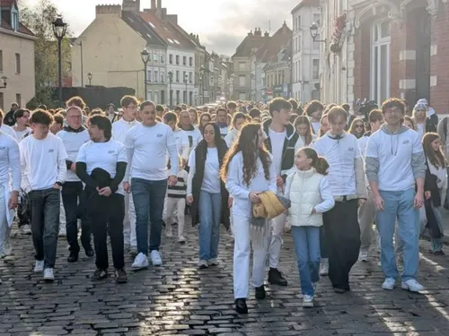 Saint-Omer : beaucoup de monde à la marche blanche pour rendre...