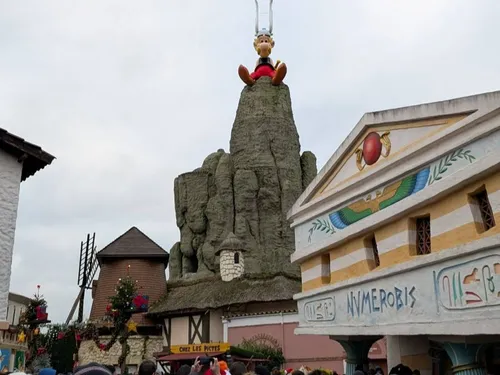 Le parc Astérix recrute 2500 personnes