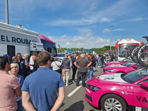 4 Jours de Dunkerque : sport et ambiance, un beau ciel bleu...