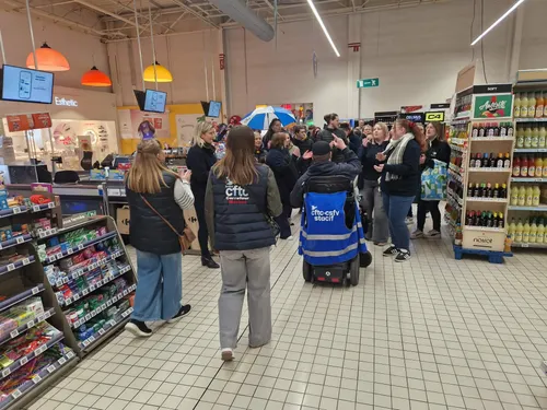 Grève chez Carrefour Coudekerque-Branche : le même travail, la même...