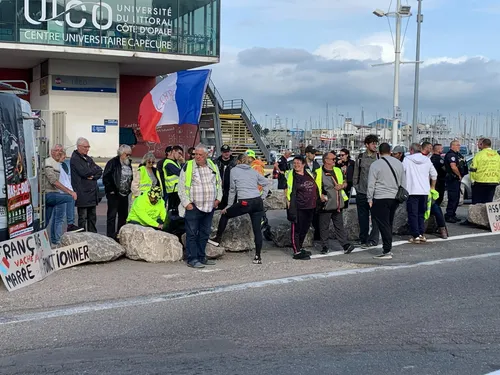 Contre la vie chère, contre le Gouvernement, contre le Président,...