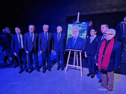 Longuenesse : Sceneo et Joël Duquenoy, un monument pour un monument