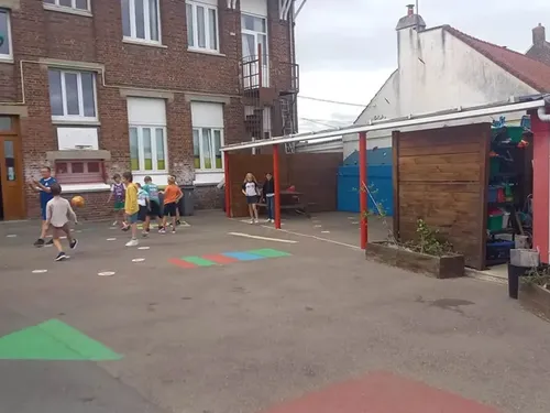 Saint-Omer : des cours plus vertes, un travail un commun vers...