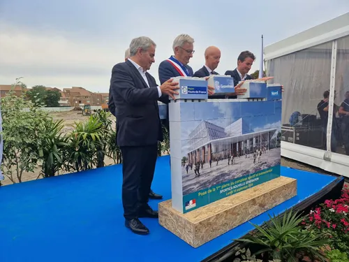 Gravelines : les Gravelinois émus par la pose de la première pierre...
