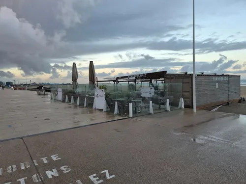 Dunkerque : sur la digue de Malo, les commerçants se préparent au...
