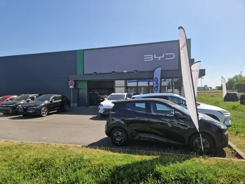 Face à la hausse du prix du carburant, les voitures électriques de...