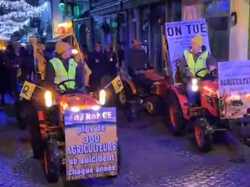Manifestation des agriculteurs, dépités, à Boulogne ce mardi soir