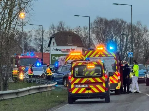 Les Attaques : trois gendarmes transportés à l'hôpital à la suite...