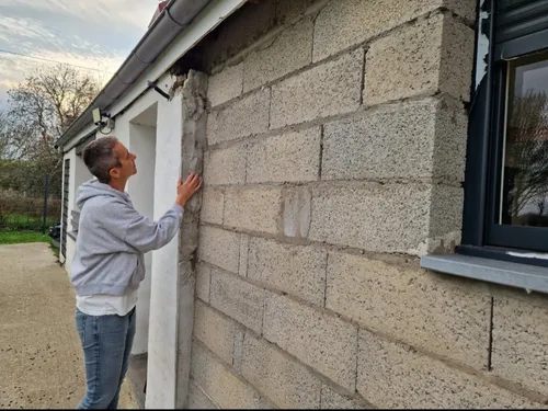 Brouckerque : depuis six ans, elles habitent une maison qui menace...