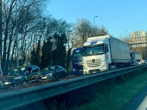 Accident sur l'A25 : un gros bouchon de près de 10 kilomètres au...