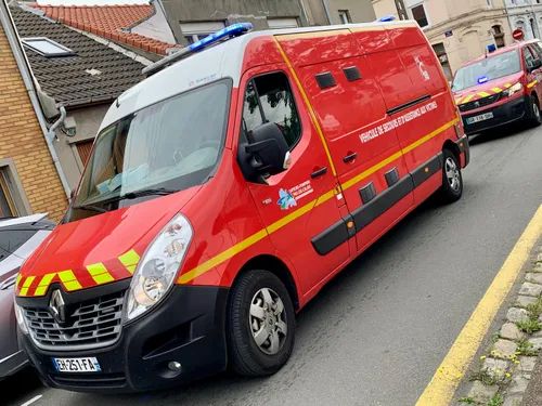 Une voiture se retrouve sur le toit à Hames-Boucres