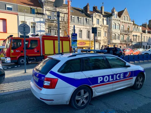 Calais : une camionnette percute un bus, une octogénaire...
